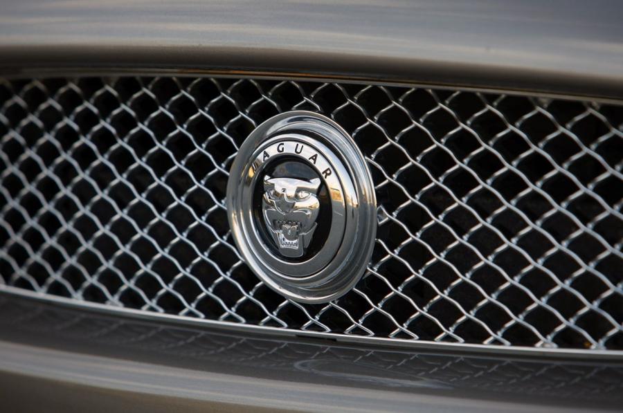  Jaguar XKR Convertible 2011 года  (фото 38 из 42)